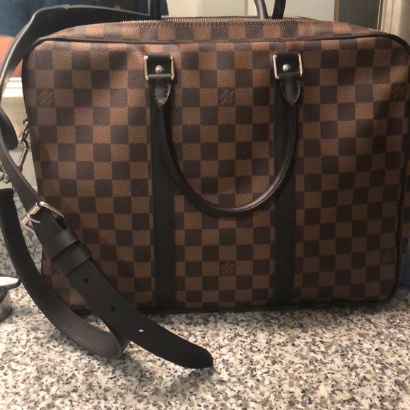 Louis Vuitton Porte-Documents Voyage PM What's in my bag?